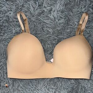 Victoria Secrets 32DD Seamless Tan Bra